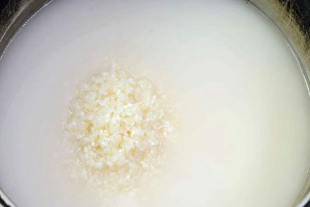 淘米水不要倒，浇月季效果非常不错喲！
