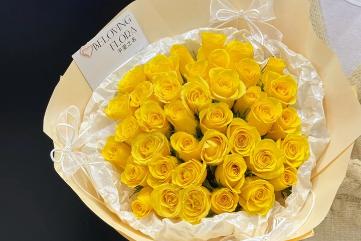 1761879057237582.jpg 黄玫瑰的花语是什么(不同朵数的意义)